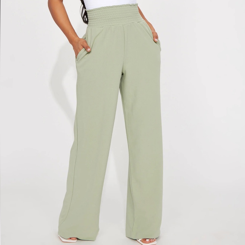 Size L wide leg stretchy waist band pants